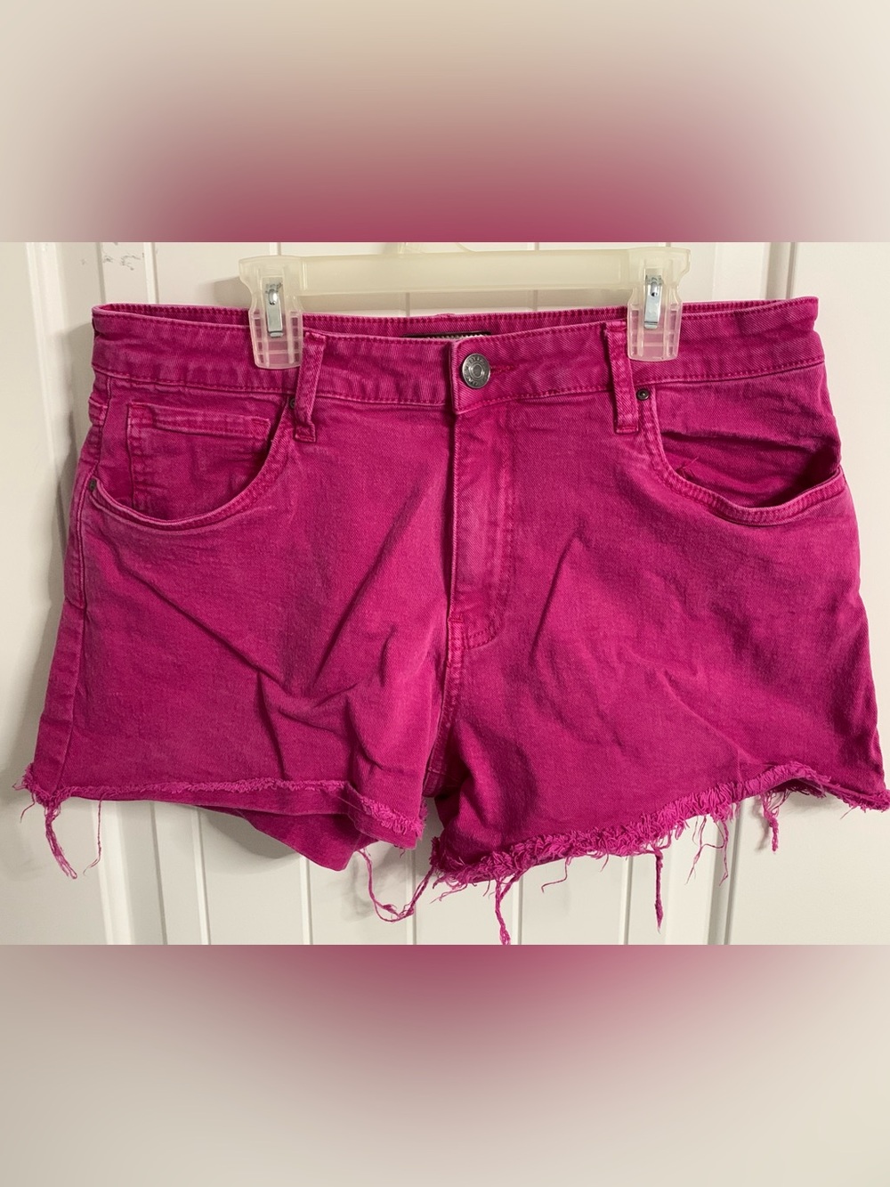 Kut from the Kloth Jane High RiseMagenta Pink Frayed Hem Denim Shorts- Size 10